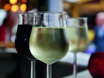 Weingläser beim Weinfest Schwarzenbek